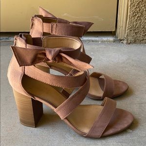 LAUREN CONRAD PINK STRAPPY HEELS WITH BOW ACCENT